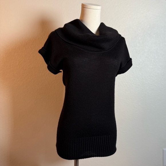 H&M Elegant Black Women's Short Sleeve Off The Shoulder Sweater Top Size XS - Picture 3 of 6